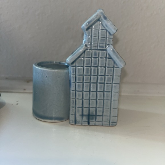 Vintage Japan Toothpick Holder Ceramic Barn Silo 3" Tall - Picture 3 of 5